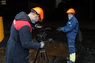 – Vi må finne en stabil legering. Samtidig må vi finne en beholder som tåler 1400 grader, som er smeltepunktet for silisiumet, forklarer professor Merete Tangstad ved Institutt for materialteknologi ved NTNU. Foto:  SINTEF