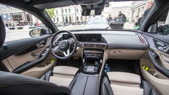 EQC har lett gjengkjennelig Mercedes-interiør. Foto:  Marius Valle