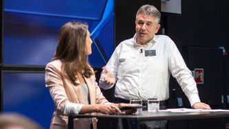 Michael Kelz, sjefingeniør for EQC under en presentasjon i Oslo. Foto:  Marius Valle