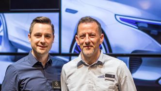 Markus Bauknecht og kollega Dr. Marc Bommer jobber med hhv. ladeløsninger og appløsninger for EQC. Foto:  Marius Valle