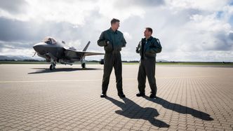 Skvadronsjefene Thomas "Timber" Harlem (t.v) og Ståle "Steel" Nymoen på Ørland. Foto:  Eirik Helland Urke