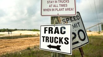 Fracking har vært svært kontroversielt, med mange demonstrasjoner mot virksomheten. Bildet er fra Superior Silica Sands i Kosse, Texas. Foto: Brett Coomer /Houston Chronicle/AP/NTB Scanpix