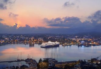 Slik vil Color Hybrid legge til kai - på batteridrift. Foto:  Arild Danielsen/Plompmozes