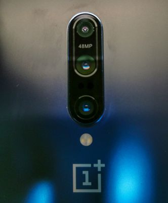 Ny mobilrekord: Ingen annen standard mobil leveres såvidt vi vet med et kamera på 48 MP. Foto: Odd R. Valmot