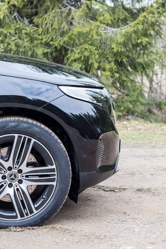 Mercedes-Benz EQC har en rund snute. Foto: Marius Valle