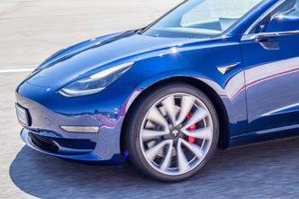 Tesla har styrt leveranser av Model 3 etter hvor de kan selge mest mulig. Foto: Marius Valle