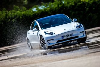 Model 3 har solgt over 16.000 eksemplarer på et drøyt år. Foto: Tesla