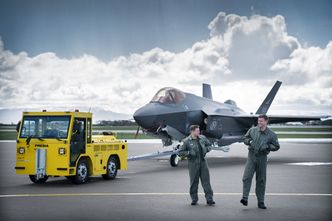 Oberstløytnantene Ståle «Steel» Nymoen (t.v) og Thomas «Timber» Harlem er sjefer for henholdsvis 332 skvadron og TTT-skvadronen. Foto: Eirik Helland Urke