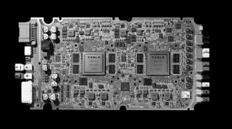 Tesla og Samsung har samarbeidet om en datamaskin for selvkjørende biler, med to nevrale prosessorer. Foto: Tesla