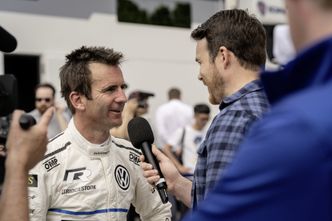 Franskmannen Romain Dumas (41) har blant annet konkurrert for Audi og Porsche og har det siste året rattet VW ID.R til tre rekorder. Foto: Sebastian Koch