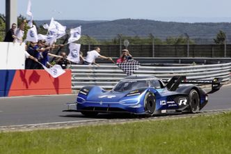 Volkswagen setter elektrisk rekord på Nürburgring-Nordschleife med tida 6:05.336 Foto: Volkswagen AG