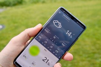 Mobil-appen gir god oversikt. Legger du telefonen på siden får du detaljerte grafer for blant annet regn, vind, CO2, temperatur og lufttrykk. Foto: Kurt Lekanger