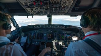 Innflygning til Tromsø lufthavn, her er vi på 6.300 fot høyde. Foto: Eirik Helland Urke