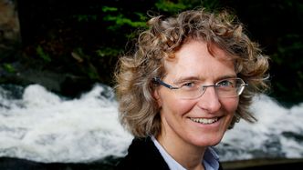 Camilla Røhme er Vegvesenets prosjektleder for utviklingskontrakten for hydrogenelektrisk ferge på riksvei 13 Hjelmeland-Nesvik. Foto: Kristin Svorte