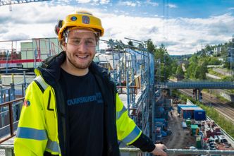 Huseyin Yarar er prosjektingeniør i JM, og har ansvar for blant annet HMS på prosjektet Torgkvartalet ved Myrvoll stasjon i Oppegård. Foto: Delta V