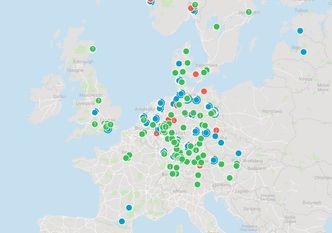 Dette kartet viser hydrogenstasjoner i drift og under planlegging/bygging i Europa. Røde er ute av drift. Skjermbilde:  H2.live