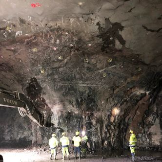 NCC er hovedentreprenør for tunnelprosjektet. Her er man i rundkjøringen i Eysturoyar-tunnelen. Foto:  NCC