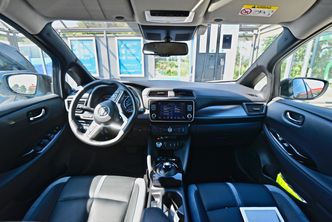 Interiøret er forholdsvis konvensjonelt, med mange knapper. Foto:  Mathias Klingenberg