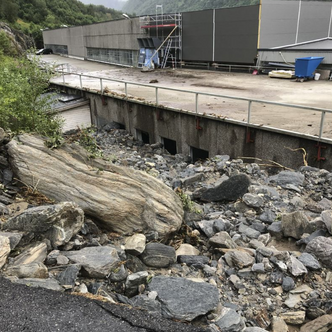 Jordraset i Sogn og Fjordane har påført store skader på Brødrene Aa og Hyen Fisk. Foto:  Tor Øyvin Aa
