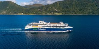 Testene for å demonstrere og dokumentere SOLAS-krav tok to uker ekstra. Det ble gjort før overlevering til Color Line. Foto: Uavpic/Ulstein