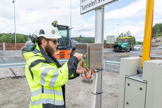 Installering av sensor på E18 Tvedestrand-Arendal. Foto:  Fredrik Vangsal