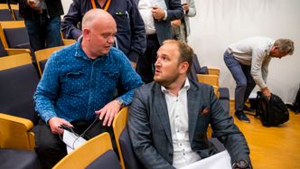 Rekordmange nordmenn valgte togferie i Europa i sommer, men togturistene mener tilbudet er altfor dårlig. I Arendal ble samferdselsminister Jon Georg Dale (t.h.) utfordret av Kristian Skjellum Aas (t.v.). Sistnevnte er moderator i Facebook-gruppen Togferie med over 26.000 medlemmer. Foto: Håkon Mosvold Larsen / NTB scanpix