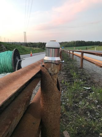 Skiftes ut: På strekningen Dal til Minnesund må ledelysene skiftes ut i tillegg til elektronikken som ligger i kummer langs E6. Foto:  Statens Vegvesen