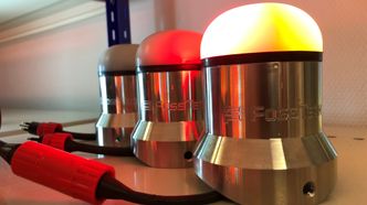 Lysdiode: 1 W – 350 mA – 100 LumenLED-holder: 3D-printet struktur i nylon-aluminium. Hver LED montert i 45 graders vinkel ut i hver retning. Midtpartiet har skillevegg for å separere lys fra hver diode og kjøleribber for å transportere varmen bort fra LED. Foto:  Knut Opeide, Statens vegvesen