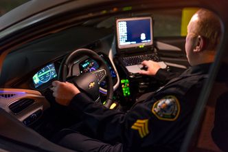 – Erfaringene er fantastiske. Men det er litt trangt her når man skal ha på belte med radio og våpen, sier sergeant Richard T. Hartnett. Foto: Hyattsville Police Department