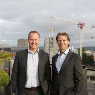 Morten Grongstad, administrerende direktør i AF-Gruppen (t.v.) og Jørgen Evensen, administrerende direktør i Betonmast. Foto:  AF-gruppen