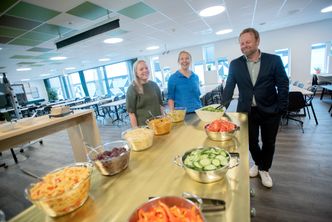 Økt miljøbevissthet vil gjøre dem til bedre rådgivere. Det mener Nina Eklo Kjesbu (f.v.), Guro Thue Unsgård og Øyvind Wanderås. Foto: Havard Zeiner