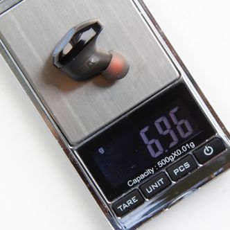 En vekt på under 7 gram per stykk merkes knapt når du har dem i ørene. Foto: Kurt Lekanger