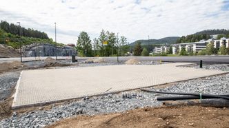 Statens vegvesen har på egen regning laget en landingsplass for helikopter utenfor Kongsbergtunnelen med tanke på beredskap mot ulykker. Foto: Tormod Haugstad