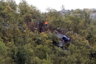 Havarikommisjonen og politiet på havaristedet i Alta mandag. Foto:  Terje Pedersen