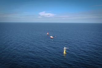 Kommandosentralen: Under testingen utenfor Karmøy hadde Makani en kommandosentral om bord i en lekter som ble holdt i posisjon av en taubåt med dynamisk posisjonskontroll. Foto:  Makani