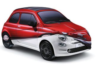 Blant ekstrautstyret til den moderne Fiat 500 var et overtrekk som fikk den til å se ut som 1950-tallets Fiat500. Foto undefined: Fiat