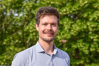 – Med den nye guiden kan både elbilister og nettselskap kan spare mye tid, sier Henrik Kirkeby i PQA. Foto: PQA