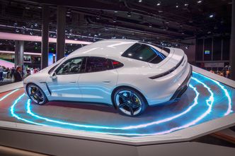 Taycan er Porsches første elbil. Foto: Paal Kvamme