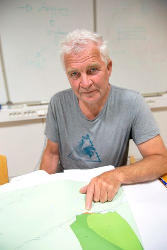 Miljøvernleder Odd Rønningen mener et vannkraftverk ved Tystigen vil være et godt miljøtiltak for Stryn kommune. Blir arealplanen kommunalt godkjent i høst, vil de sende den videre til NVE for vurdering av om kraftverket vil være konsesjonspliktig. Foto:  Mona Strande