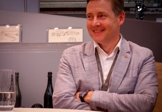 – Det viktigste for oss er interaksjonen mellom menneske og maskin, sier David Twohig, teknisk leder for Byton. Foto: Paal Kvamme
