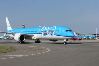 Et av KLMs Boeing 787-10 på Schiphol. På ruta mellom Amsterdam og Brussel bruker de imidlertid gjerne Embraer 190. Foto: KLM