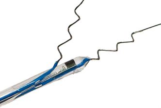 Smått: Akselerometeret som benyttes er kun 1,2 x 1,5 x 0,8 mm og plassert mellom elektrodene. Foto: Cardiaccs