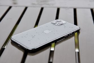 Med forbedret vanntetthet burde det gå greit å glemme igjen telefonen ute i regnværet. Foto: Kurt Lekanger