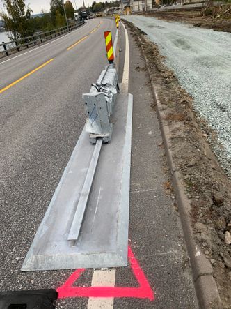 Her ser vi at endeterminalen har skjøvet seg bortover ramma under sammenstøtet. Foto:  Brødrene Dahl