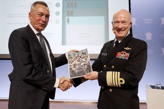 Forsvarssjef Haakon Bruun-Hanssen under pressekonferansen hvor han overleverte rapporten fra Fagmilitært råd til Forsvarsminister Frank Bakke-Jensen. Foto: Torbjørn Kjosvold / Forsvaret