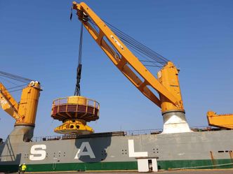 Komplisert lasting og transport krever at noen følger med og har oversikt.