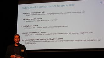 Nye Veiers direktør for kontrakt og anskaffelser, Bjørn Bjørseth, fortalte blant annet om hvorfor tradisjonelle konkurranser ikke fungerer. Foto: Bjørn Olav Amundsen