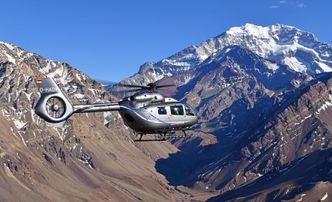 Et av de to testhelikoptrene av den nye H145-versjonen i Andesfjellene i slutten av september. Foto: Airbus