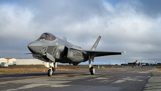 Tre av de seks F-35A-flyene fra det italienske luftforsvarets 13 skvadron på Keflavik på Island.