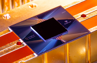 Sycamore-prosessoren til Google er utstyrt med 54 qubits. Foto: Google/Erik Lucero